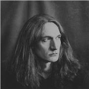 Estoy disponible para dar clases online de diseño gráfico, Photoshop, Illustrator e InDesign, tanto en Inglés como en Castellano. Puedo enseñar desde un nivel básico a un nivel avanzado